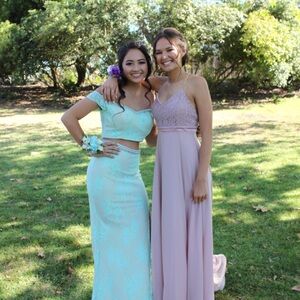 Elegant Lace Dresses in Mauve